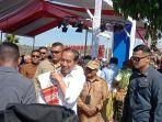 Pose-Presiden-RI-Joko-Widodo-saat-meresmikan-Bendungan-Temef.jpg