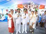 Pose-bersama-Gubernur-NTT-dan-Wagub-bersama-istri.jpg