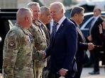 Presiden-Joe-Biden-saat-tiba-di-Pangkalan-Udara-Osan-01.jpg