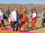 Presiden-Jokowi-Tiba-di-Bandara-Lede-Kalumbang.jpg