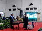 Prof-Zainur-Wula-kanan-saat-dikukuhkan-menjadi-guru-besar-oleh-Kepala-LLDIKTI-Wilayah-XV.jpg