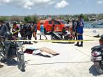 Proses-evakuasi-jenazah-di-Dermaga-Nunbaun-Sabu-Kota-Kupang-Sabtu-2792025.jpg