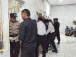 RAZIA-Suasana-razia-gabungan-di-blok-hunian-warga-binaan-Rutan-Kelas-IIB-Soe.jpg