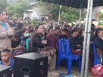 Ratusan-warga-mendatangi-Kantor-Polsek-Wulanggitang-untuk-menyatakan-sikap-menolak-TPPO.jpg