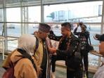 Rektor-Universitas-Terbuka-UT-Prof-Ali-Muktiyanto-Tiba-di-Bandara-El-Tari-Kupang.jpg