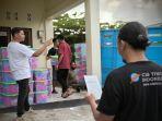 Relawan-CIS-Timor-sedang-melakukan-loading-barang.jpg