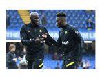 Romelu-Lukaku-kiri-bersama-rekan-setimnya.jpg