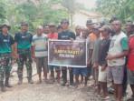 Satgas-dan-warga-Benain-B-kerja-bakti.jpg