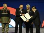 Sekjen-ASEAN-menyampaikan-dokumen-kepada-Perdana-Menteri-Timor-Leste.jpg