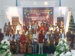 Seluruh-pengurus-Ikatan-Keluarga-Asal-Sumba-IKASTIM-Kupang-usai-dikukuhkan-oleh-Sekda-Sumba-Timur.jpg