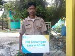 Seorang-siswa-penerima-Tabungan-Easy-Wadiah.jpg