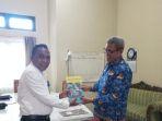Serahkan-dokumen-kepada-Sekda-Sumba-Tengah.jpg