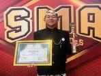 Siswa-Asal-Kupang-Raih-Juara-2-Lomba-Debat-Bahasa-Inggris-di-SMA-Awards-Jatim-2024.jpg