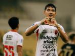 Sosok-Kadek-Agung-yang-sukses-mencetak-gol-ke-gawang-Dewa-United.jpg