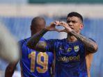 Striker-Persib-Bandung-Ciro-Alves-merayakan-gol.jpg