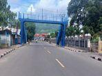 Suasana-jalan-utama-dan-lalu-lintas-di-kota-Kalabahi-Kecamatan-Teluk-Mutiara-Kabupaten-Alor.jpg