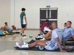 Suasana-saat-pemain-mendapat-latihan-pemulihan.jpg
