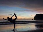 Sunset-di-Pantai-Tarimbang-Sumba-Timur.jpg
