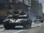 Tank-Ukraina-menyusuri-jalan-di-Irpin-pinggiran-Kyiv-Ukraina.jpg