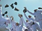 Taruna-taruni-merayakan-kelulusan-dari-sekolah-kedinasan-IPDN.jpg