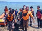Tim-SAR-Gabungan-Alor-mengevakuasi-mayat-Petrus-Padama-seorang-nelayan-yang-jatuh.jpg