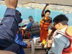 Tim-SAR-gabungan-melakukan-evakuasi-korban-kapal-tenggelam.jpg