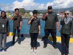 Tim-dari-Kantor-Imigrasi-Kelas-II-TPI-Maumere-foto-bersama-usai-menjalankan-tugas-di-TPI-Lauren-Say.jpg