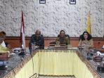 Tokoh-Amfoang-saat-bersama-tokoh-masyarakat-dan-tokoh-adat-saat-beraudiens.jpg