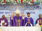 Uskup-Mgr-Ewaldus-Martinus-Sedu-sedang-memimpin-misa.jpg