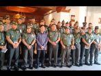 Viral-foto-Gibran-Rakabuming-Raka-dengan-sejumlah-perwira-TNI-AD.jpg