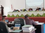 Wakil-Bupati-Henri-Melki-Simu-menyampakan-tannggapan-atas-Pandangan-Umum-Fraksi-DPRD-Malaka.jpg