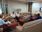 Wakil-Bupati-Manggarai-Fabianus-Abu-sedang-mengikuti-rapat-One-Village-One-Product.jpg