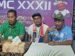 Wakil-Bupati-Rote-Ndao-Stefanus-M-Saek-saat-konferensi-pers.jpg