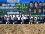 Wakil-Ketua-DPD-RI-GKR-Hemas-pose-bersama-anggota-DPD-RI.jpg