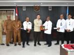 Wali-Kota-Kupang-dan-Kepala-BPKB-NTT-pose-bersama.jpg