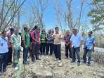 Willybrodus-Lay-saat-melakukan-studi-lapangan.jpg