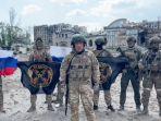Yevgeny-Prigozhin-depan-di-Bakhmut-Ukraina-pada-20-Mei-2023.jpg