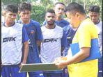 agus-yuwono-pelatih-berlisensi-afc-a-membesut-tim.jpg