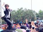 aksi-pedangdut-inul-daratista_20170428_094632.jpg