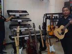 alat-musik-di-toko-buku-gramedia-kupang_20180719_122726.jpg