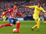 alvaro-morata-striker-atletico-madrid-menggiring-bola.jpg