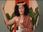 amora-saat-membawakan-lagu-bolelebo-lagu-tradisional-ini-berasal-dari-ntt.jpg