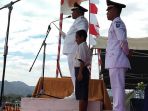 anak-panjat-tiang-bendera-belu_20180817_201906.jpg