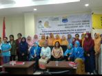 anggota-korps-pmii-puteri-kupang-berfoto-bersama-narasumber_20180916_154625.jpg