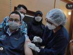anies-baswedan-disuntik-vaksin-oxford-astrazeneca.jpg