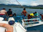 aparatpolsek-insana-utara-berhasil-evakuasi-puluhan-penumpang-perahu-tenggelam-di-laut-wini.jpg