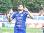 apten-psis-semarang-wallace-costa-merayakan-golnya-ke-gawang-persikabo-1973.jpg