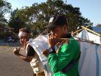 atraksi-ajakan-perangi-sampah-plastik.jpg