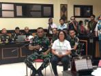 ayah-dan-ibu-prada-Lucky-Namo.jpg