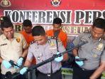 bawa-senjata-api-saat-menagih-utang-dua-pria-ditangkap-polisi.jpg
